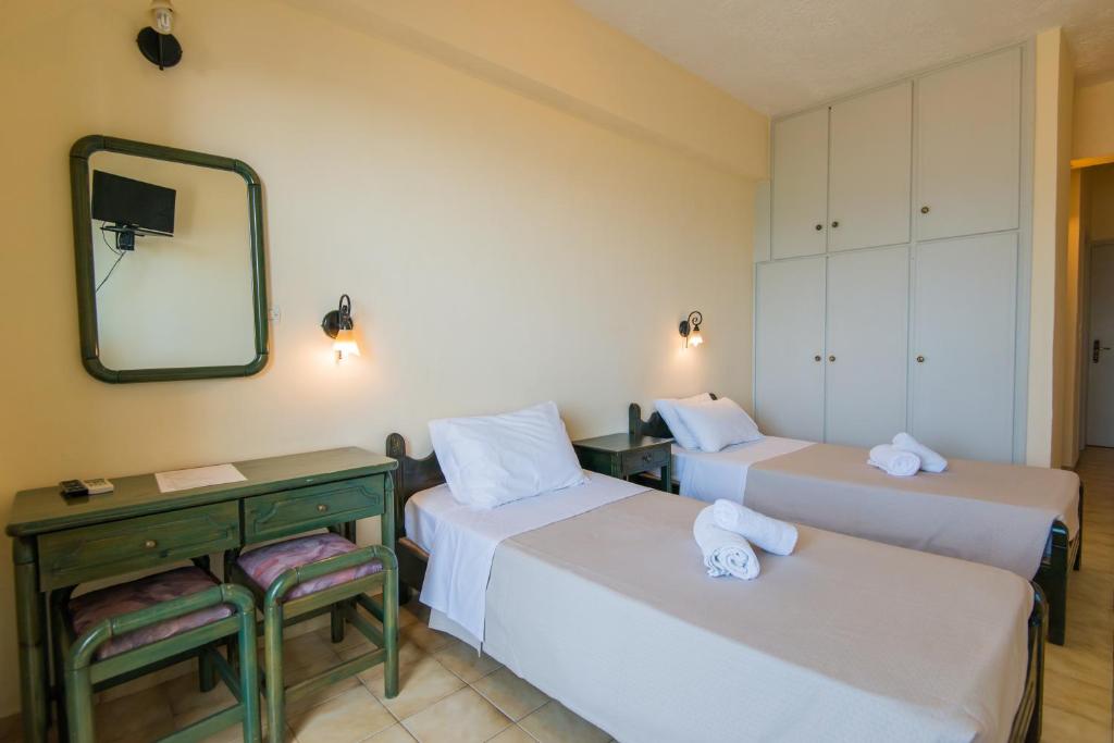 Двухместный (Стандартный двухместный номер с 1 кроватью или 2 отдельными кроватями и балконом) отеля Birais Beach Studios, Ретимно, Крит