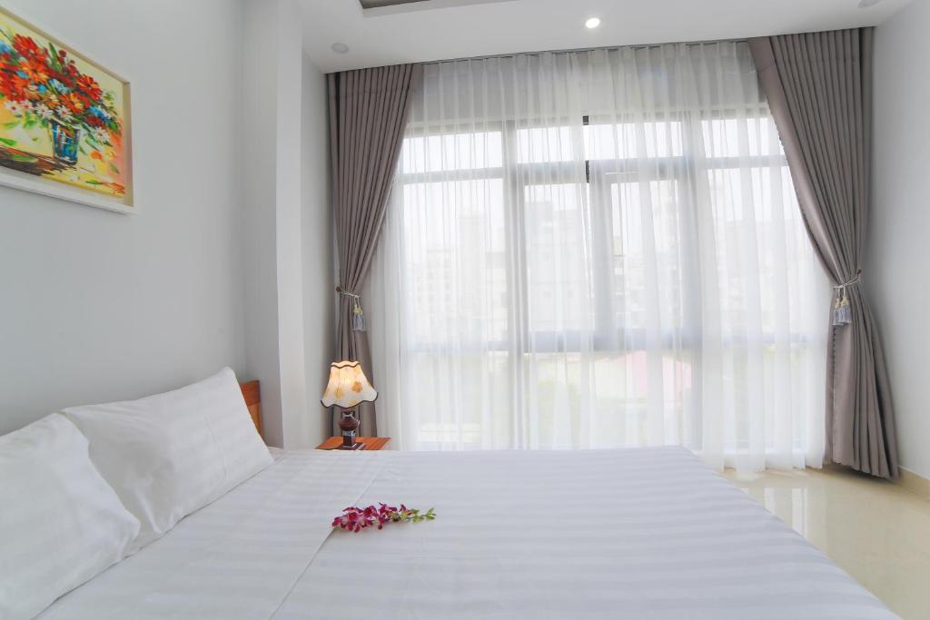Двухместный (Номер Делюкс с кроватью размера «queen-size») отеля Summer Beach, Дананг