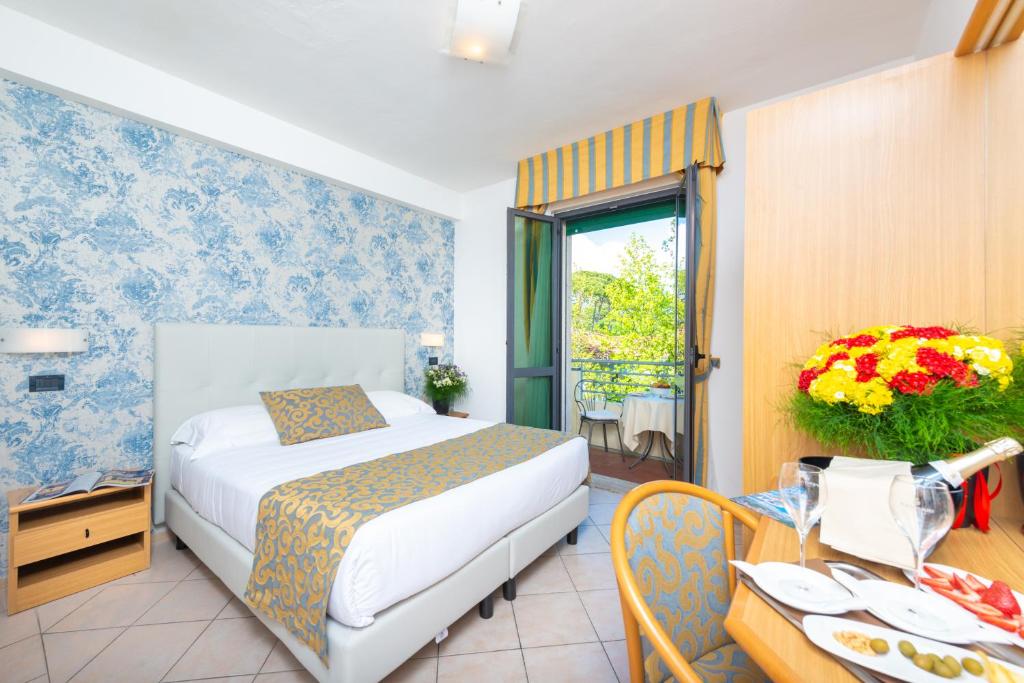 Двухместный (Двухместный номер с 1 кроватью или 2 отдельными кроватями, вид на сад) отеля Hotel Acapulco, Форте-дей-Марми