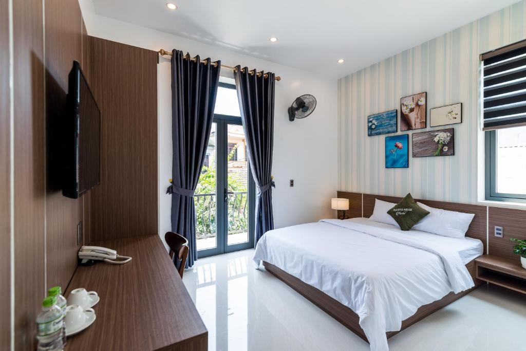 Двухместный (Двухместный номер Делюкс с 1 кроватью и балконом, вид на море) отеля Peaceful House Hostel, Донгхой