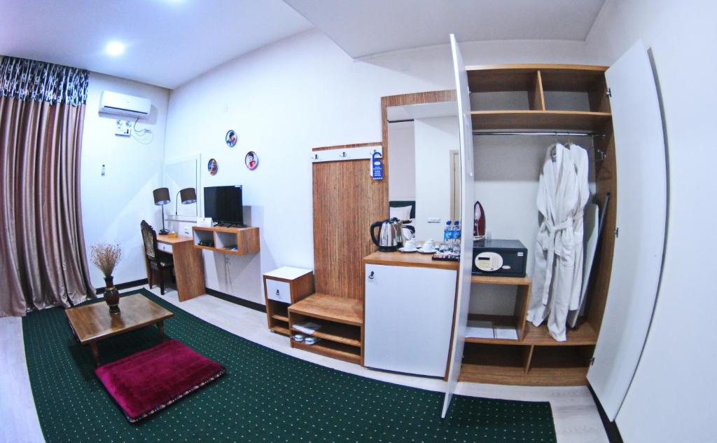 Двухместный (Двухместный номер Делюкс с 1 кроватью и душем) гостевого дома Rohat Hotel, Душанбе