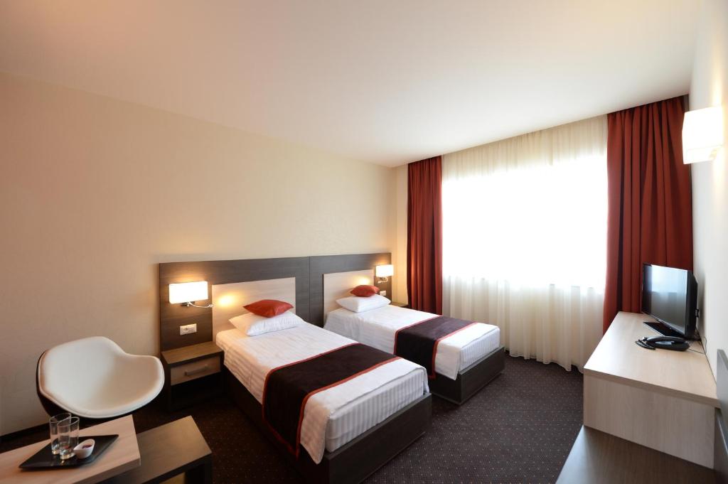 Двухместный (Двухместный номер с 2 отдельными кроватями) отеля Hotel Galaxy, Тимишоара