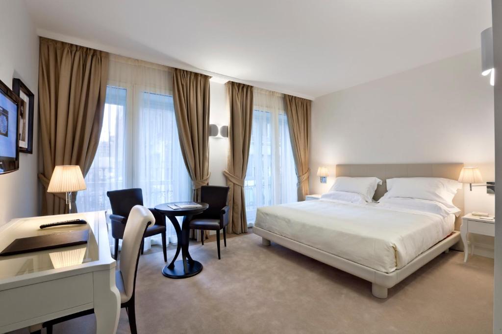 Двухместный (Улучшенный двухместный номер с 1 кроватью) отеля UNA Maison Milano, Милан