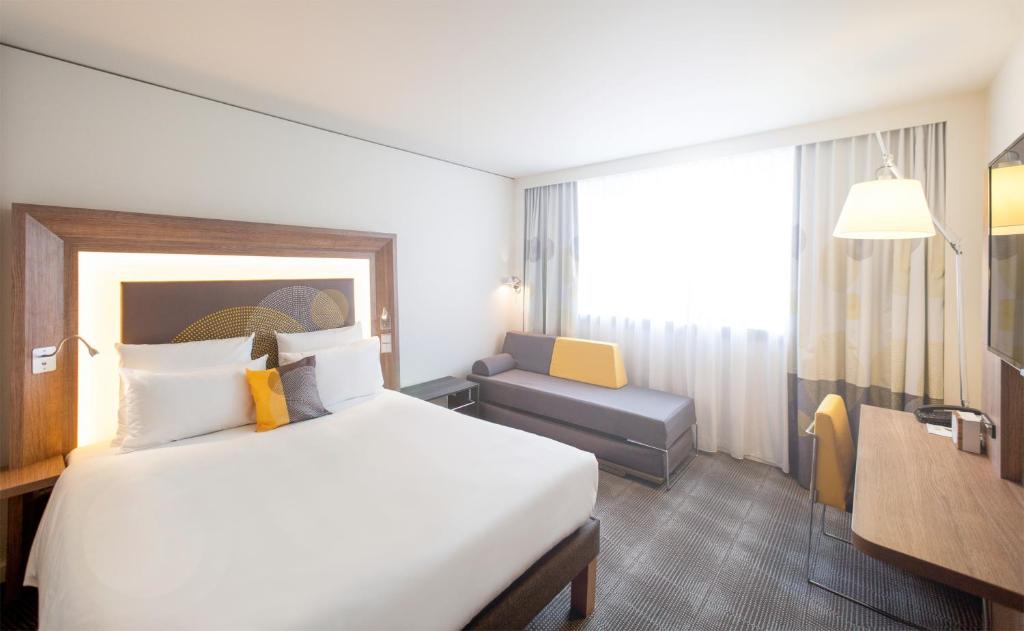 Двухместный (Standard Family Room with One Double Bed and One Sofa Bed), Novotel Amsterdam Schiphol Airport