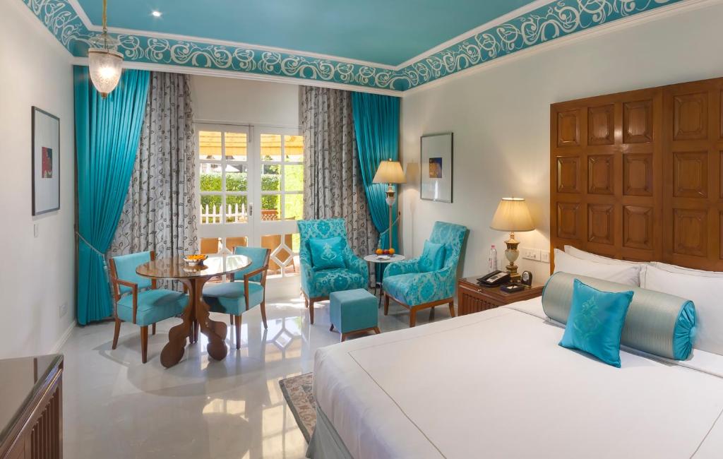 Четырехместный (Luxury Room with Private Sitout Garden View) отеля Taj Jai Mahal Palace, Джайпур