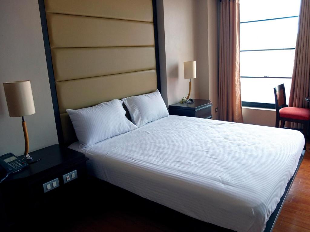 Двухместный (Двухместный номер Делюкс с 1 кроватью или 2 отдельными кроватями) отеля Soleste Suites, Манила