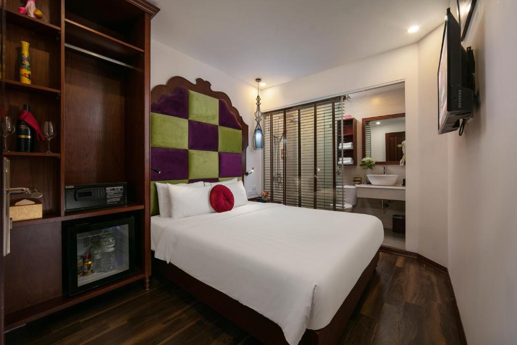 Двухместный (Улучшенный двухместный номер с 1 кроватью - Без окна) отеля Vision Premier Hotel & Spa, Ханой