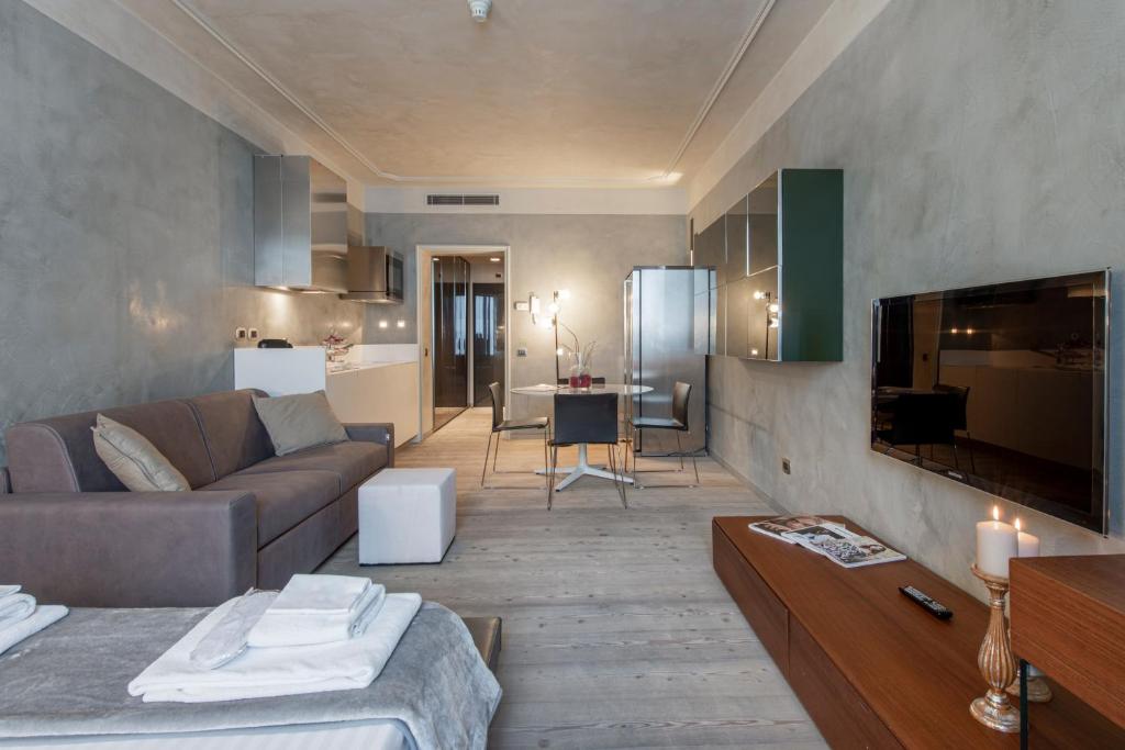 Апартаменты (Люкс Beethoven VI — Via Romagnosi 4), Milan Royal Suites - Centro