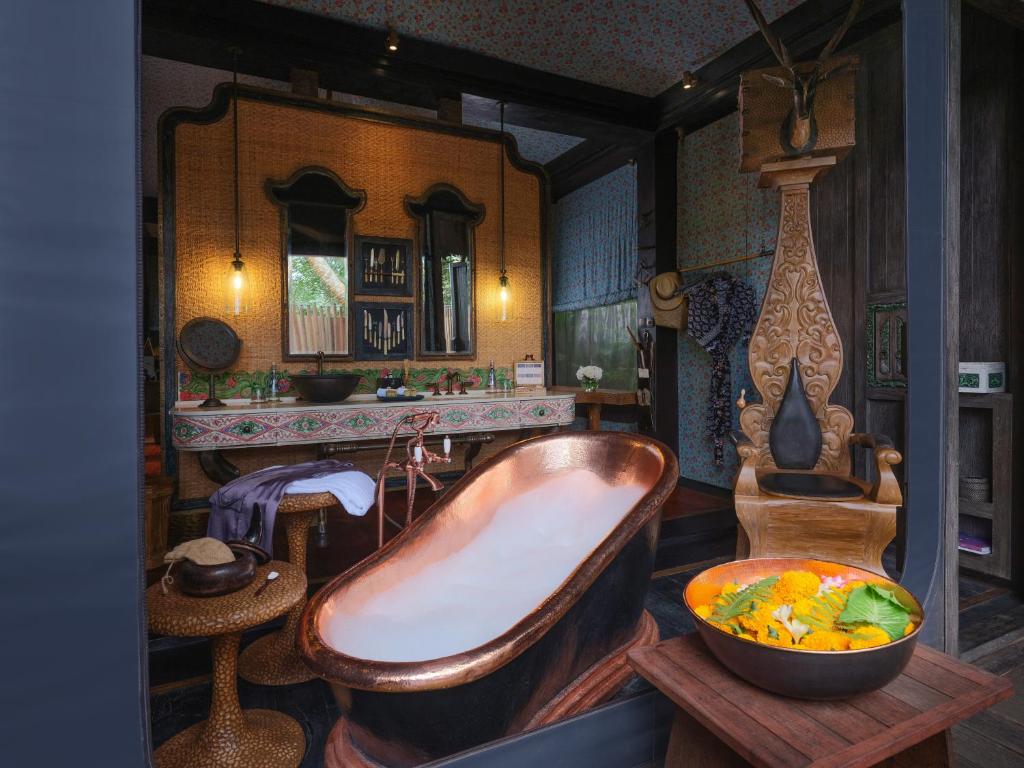 Сьюит (Шатер Rainforest - Номер с кроватью размера «king-size» и бесплатным преимуществом) курортного отеля Capella Ubud, Bali, Убуд