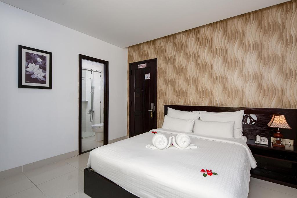 Двухместный (Улучшенный двухместный номер с 1 кроватью) отеля Dylan Hotel Danang, Дананг