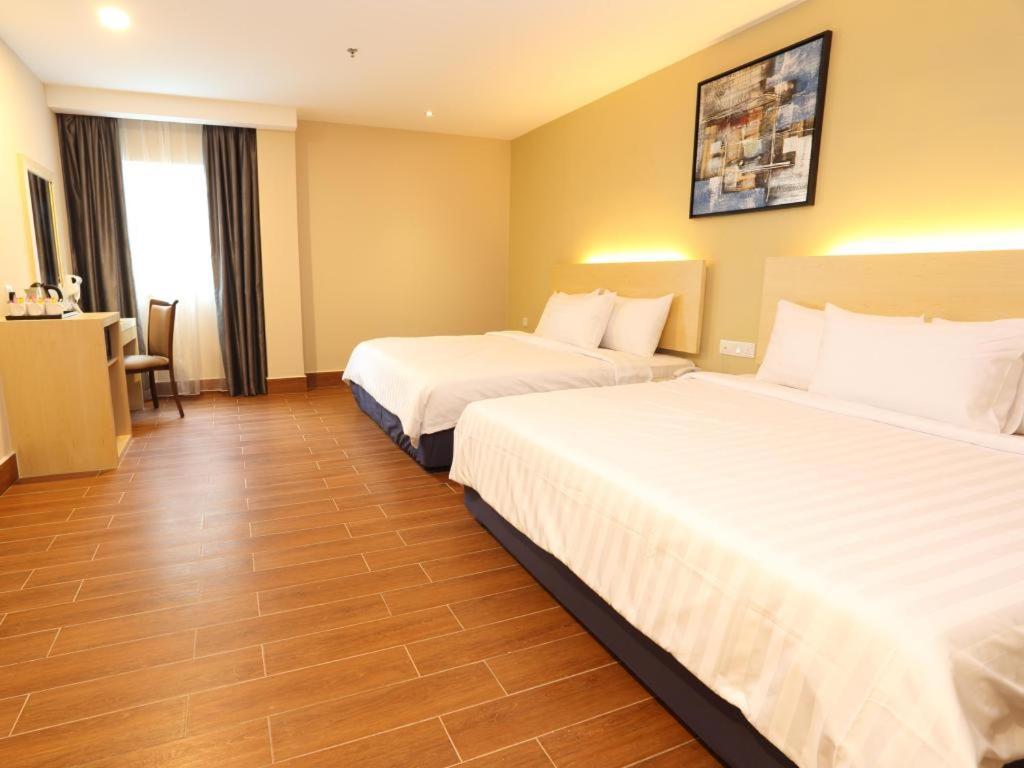 Четырехместный (Семейный четырехместный номер с 2 кроватями размера «king-size») отеля Metro Hotel @ KL Sentral, Куала-Лумпур