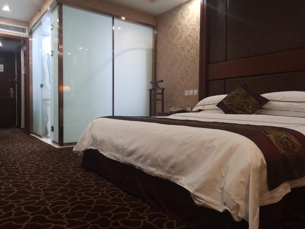 Двухместный (Executive King Room-China Mainland citizens with Chinese ID card only) отеля Beijing Commercial Business Hotel, Пекин