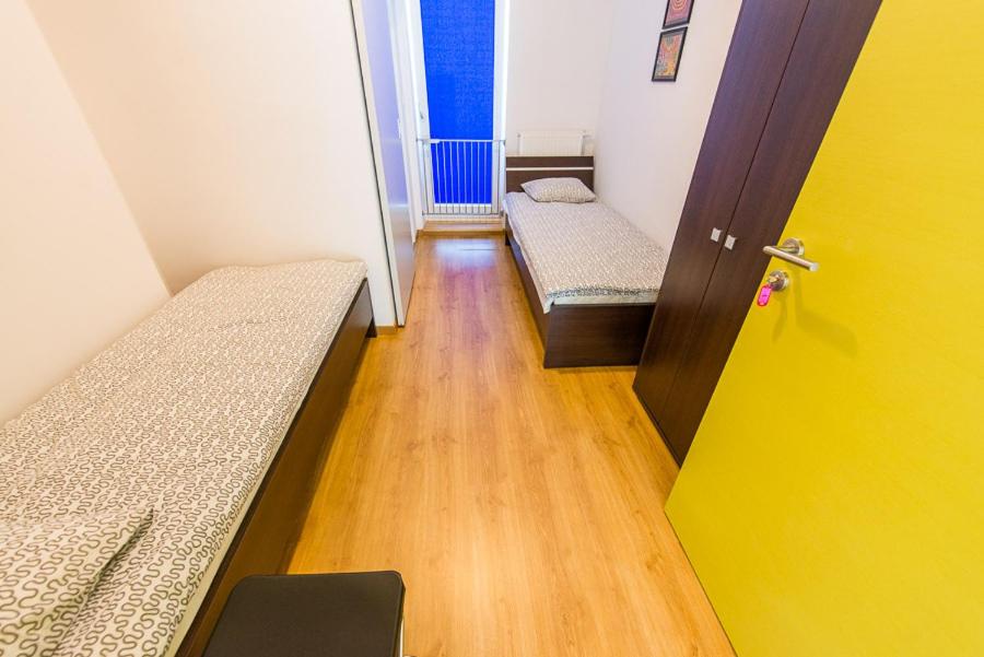 Двухместный (Двухместный номер с 2 отдельными кроватями и ванной комнатой) хостела Lux Hostel, Гдыня