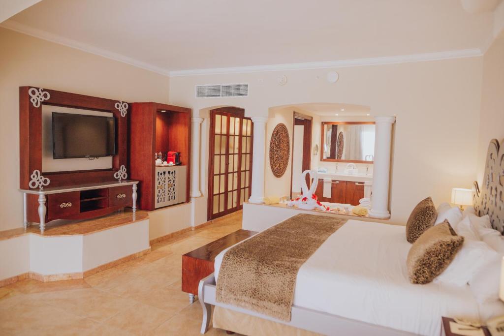 Сьюит (Полулюкс «Колониальный» у океана (2 взрослых + 2 детей) - Бесплатный Wi-Fi) курортного отеля Majestic Colonial - Punta Cana, Баваро