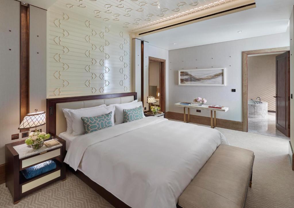 Сьюит (Полулюкс с 1 кроватью размера «king-size») отеля Mandarin Oriental, Doha, Доха