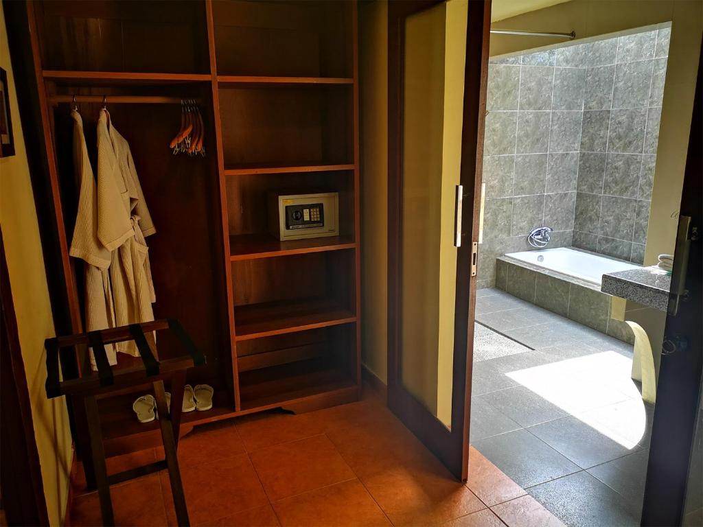 Вилла (Вилла с 2 спальнями), Villa with private pool at Villa Nirvana Ubud