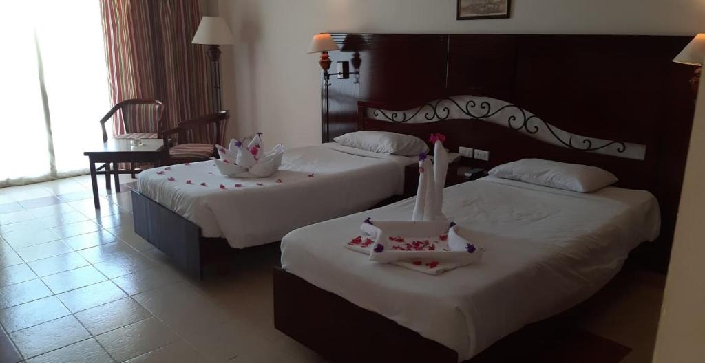 Двухместный (Двухместный номер Делюкс с 1 кроватью или 2 отдельными кроватями и видом на пляж) курортного отеля Royal Brayka Beach Resort, Абу-Дабаб