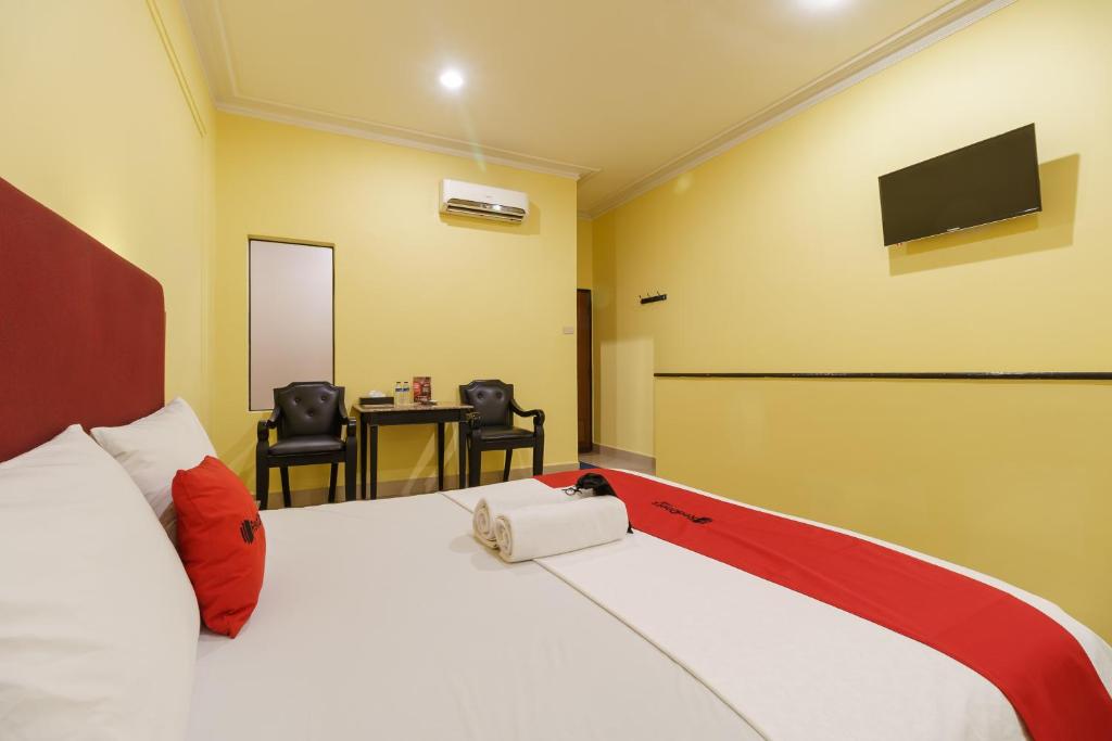 Двухместный (Двухместный номер эконом-класса с 1 кроватью) отеля RedDoorz Plus near Ancol, Джакарта