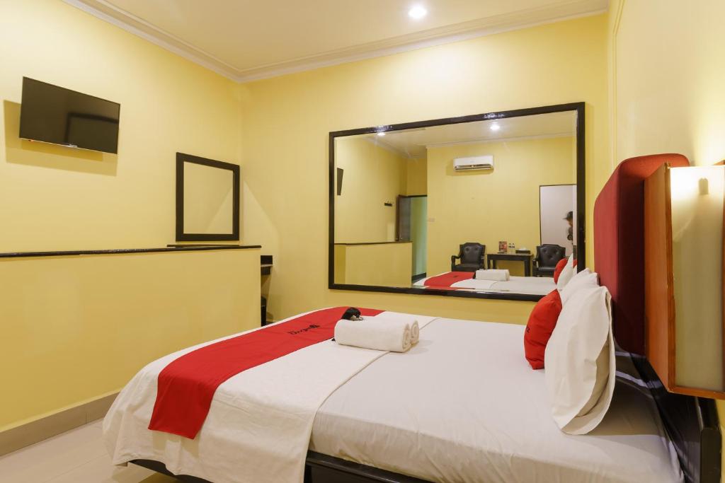 Двухместный (Двухместный номер с 1 кроватью) отеля RedDoorz Plus near Ancol, Джакарта