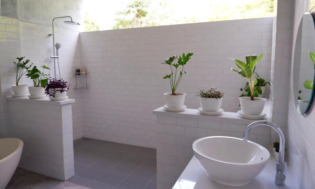 Сьюит (Люкс с кроватью размера «king-size» и балконом), The Sloth Bali