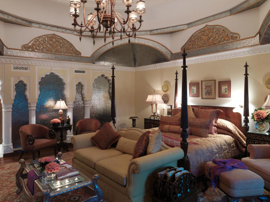 Сьюит (Исторический люкс с видом на сад) отеля Taj Rambagh Palace, Джайпур