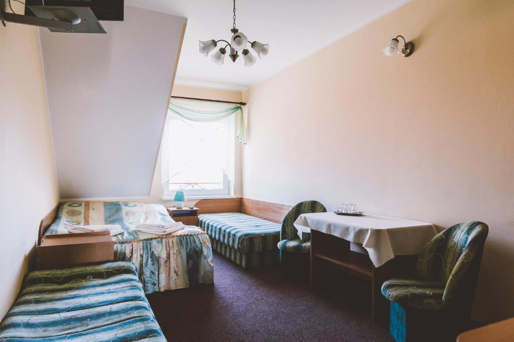 Четырехместный (Стандартный четырехместный номер) отеля Sedna, Ястшембя Гора