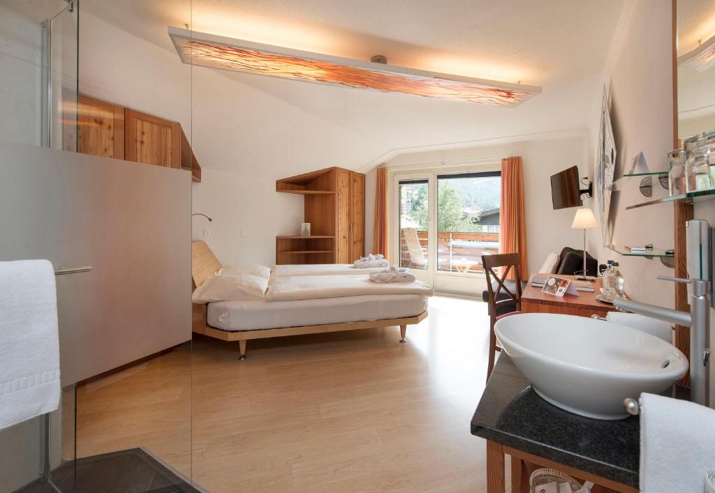 Двухместный (Двухместный номер с 1 кроватью и видом на Маттерхорн) отеля Sunstar Style Hotel Zermatt, Церматт