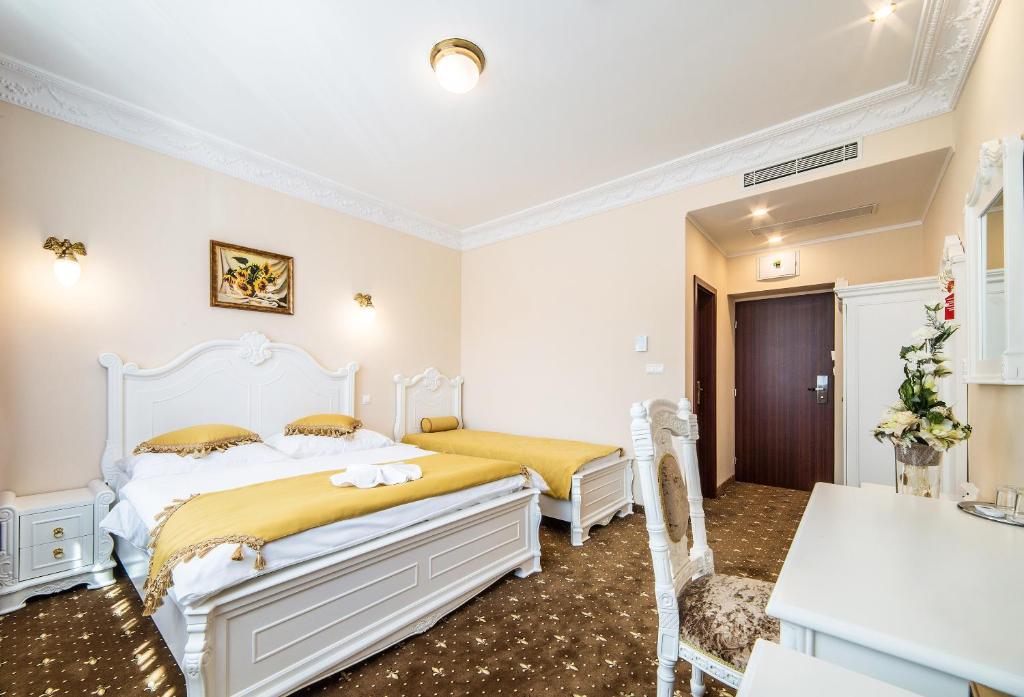 Двухместный (Бюджетный двухместный номер с 2 отдельными кроватями) отеля Aphrodite Palace, Раецке-Теплице