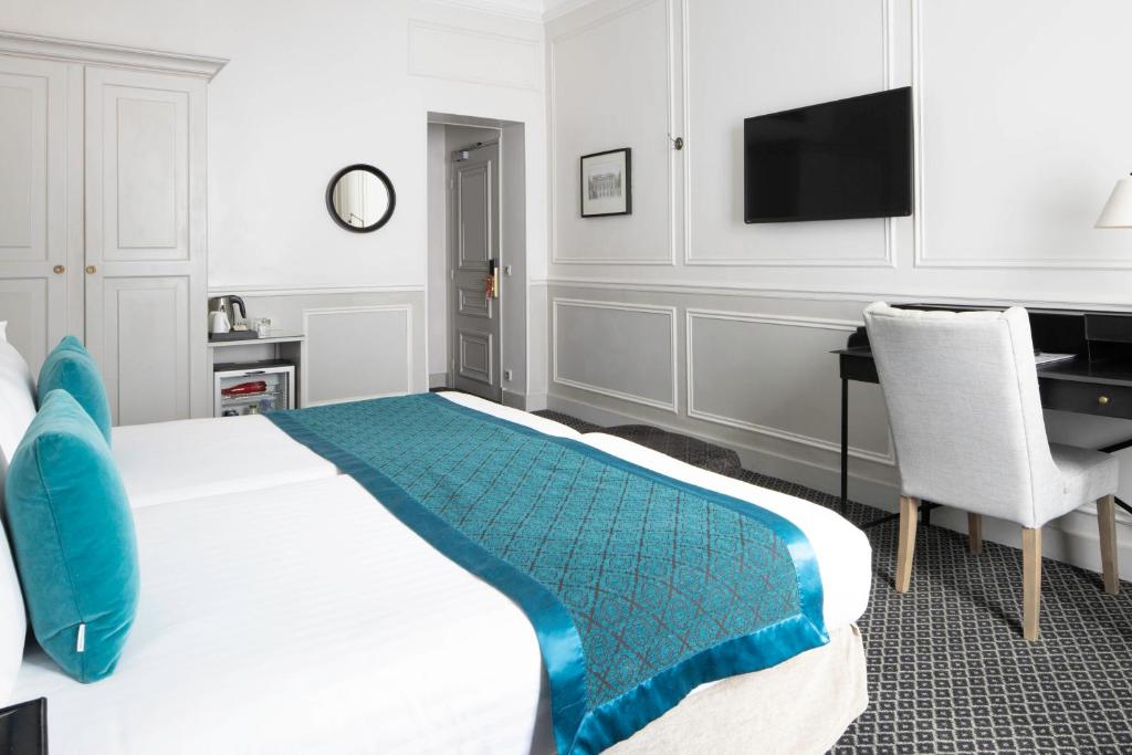 Двухместный (Двухместный номер Privilege с 2 отдельными кроватями) отеля Bradford Elysées - Astotel, Париж