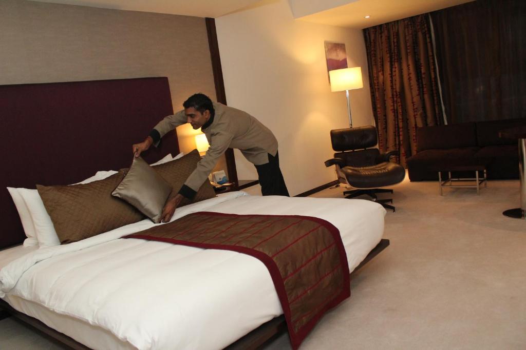 Двухместный (Business Class Room with 24 Hrs Check-in & Check-out), Radisson Blu Plaza Hotel Hyderabad Banjara Hills