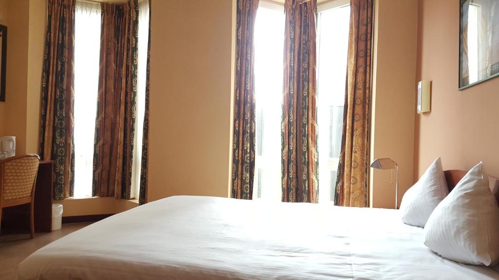Двухместный (Двухместный номер Делюкс с 1 кроватью и душем) отеля Hotel Albert II Oostende, Остенде