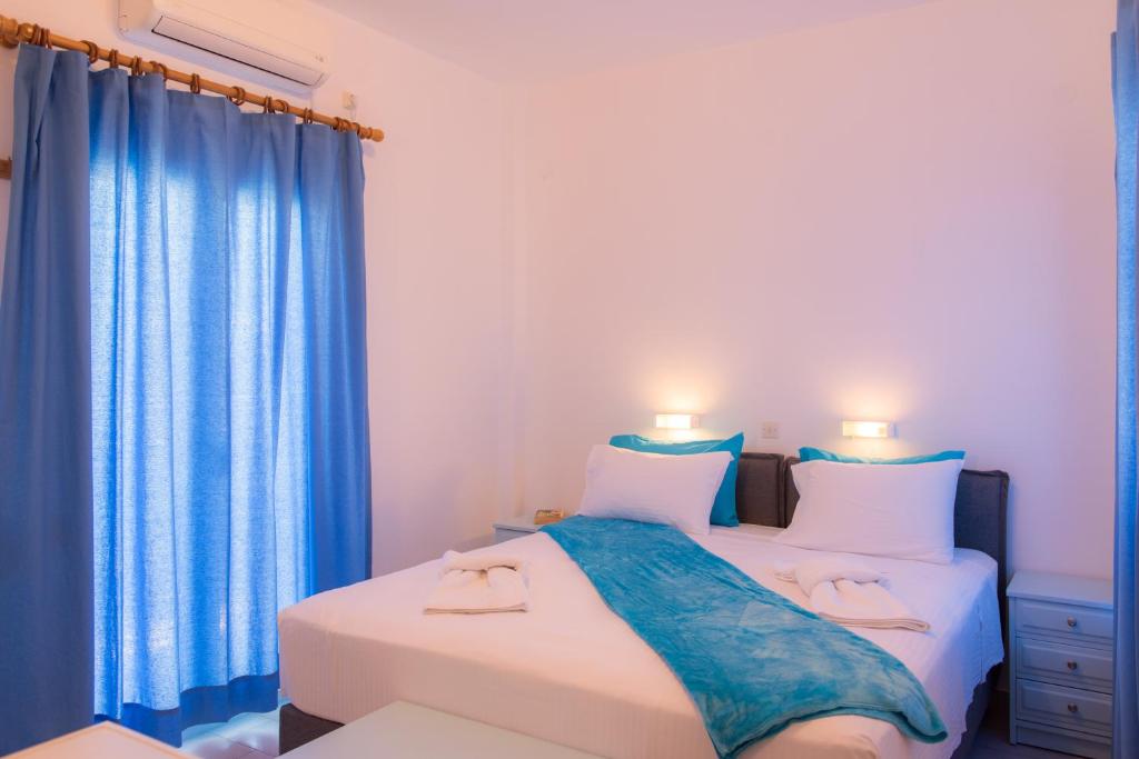 Двухместный (Двухместный номер с 1 кроватью или 2 отдельными кроватями и частичным видом на море) отеля Karma Hotel, Платис-Ялос