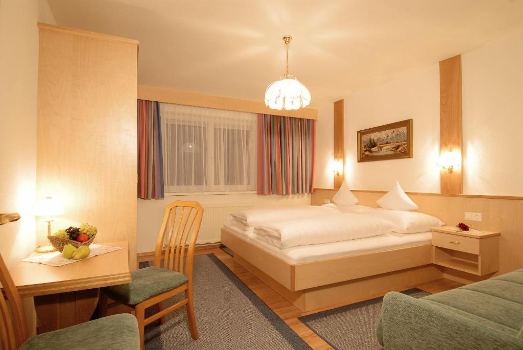 Апартаменты (Апартаменты с 2 спальнями - Дополнительное здание) отеля Hotel Edelweiss, Наудерс