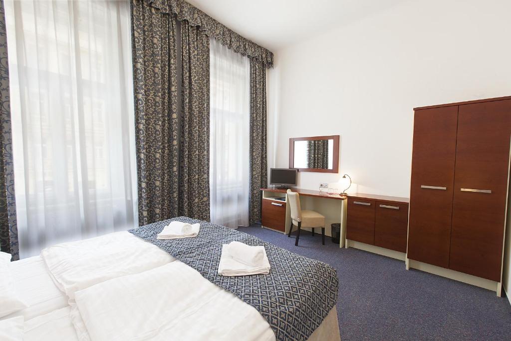Двухместный (Двухместный номер «Комфорт» с 1 кроватью или 2 отдельными кроватями) отеля Atos, Прага