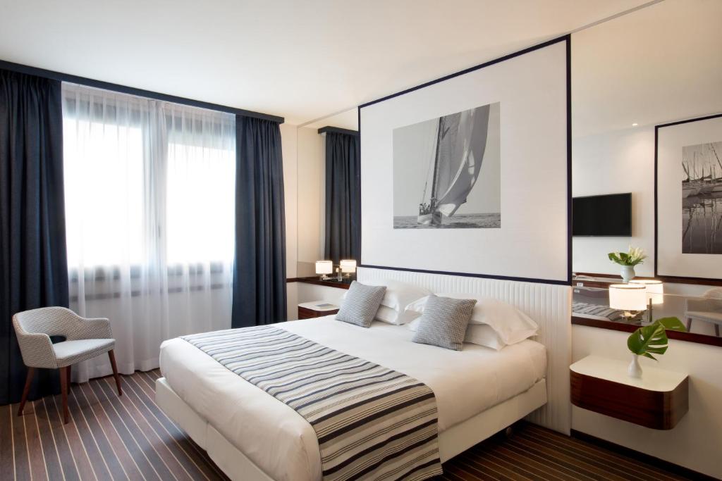 Двухместный (Двухместный номер Делюкс с 1 кроватью и видом на город) отеля Starhotels President, Генуя