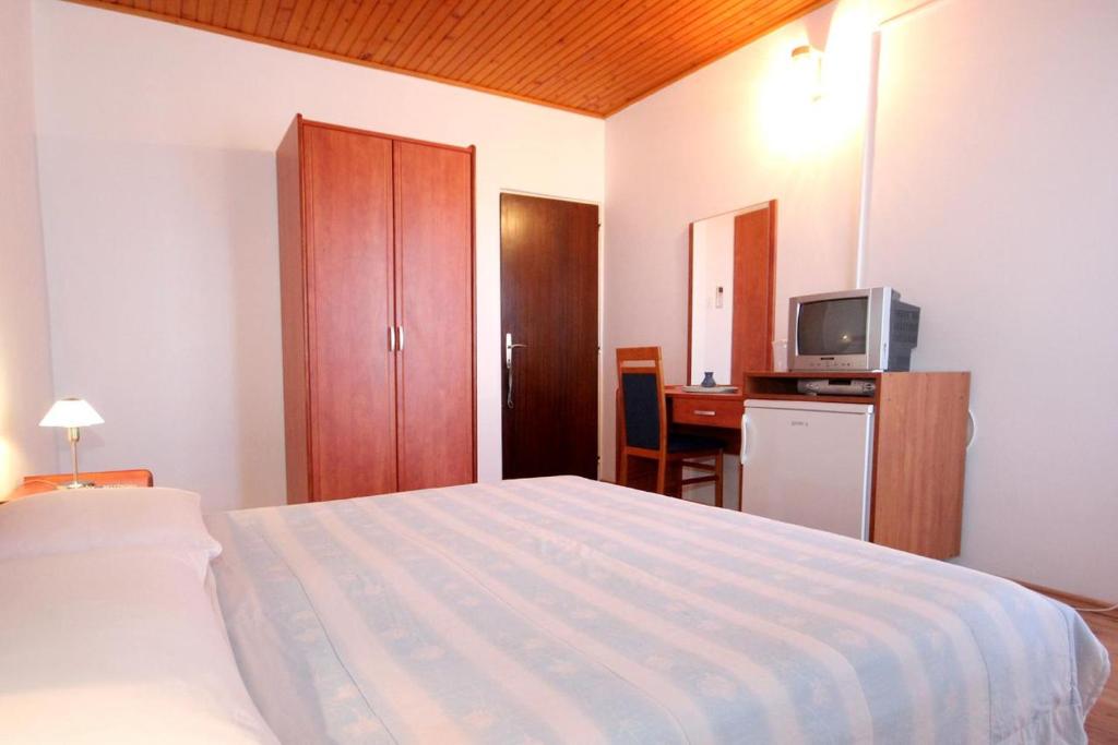Двухместный (Двухместный номер с 1 кроватью, террасой и видом на море) гостевого дома Apartment Mandre 3557b, Колан