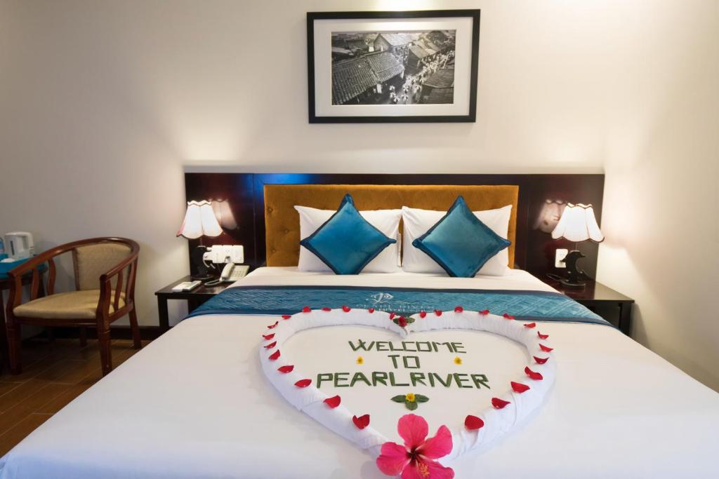 Двухместный (Спа-предложение - Номер Делюкс с видом на реку) отеля Pearl River Hoi An Hotel, Хойан