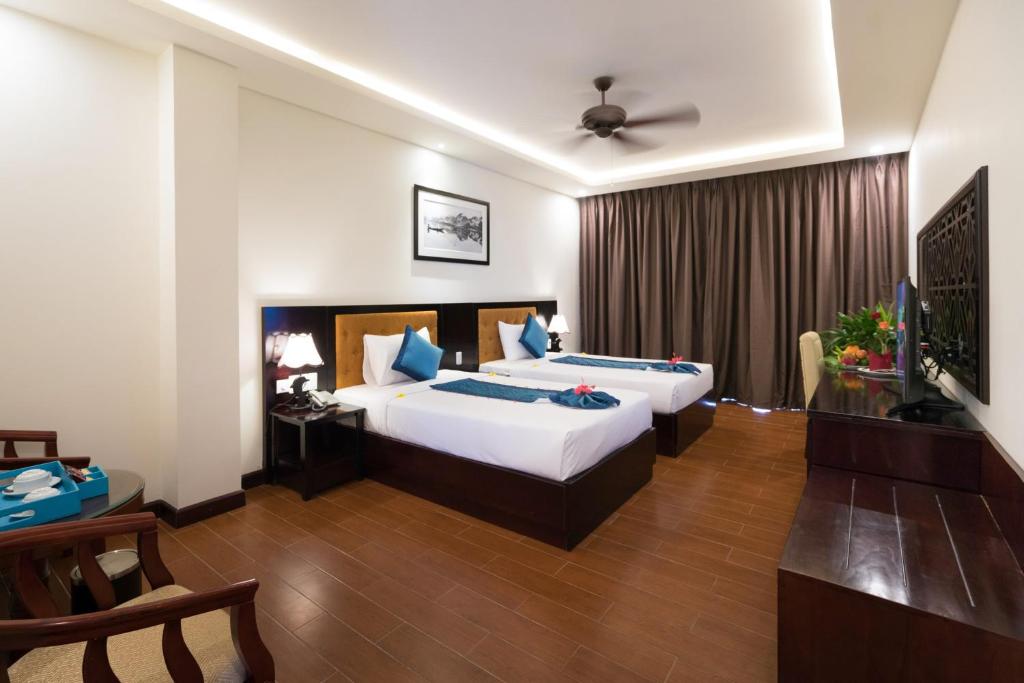 Двухместный (Spa Offer - Deluxe Double or Twin Room with Partial River View) отеля Pearl River Hoi An Hotel, Хойан