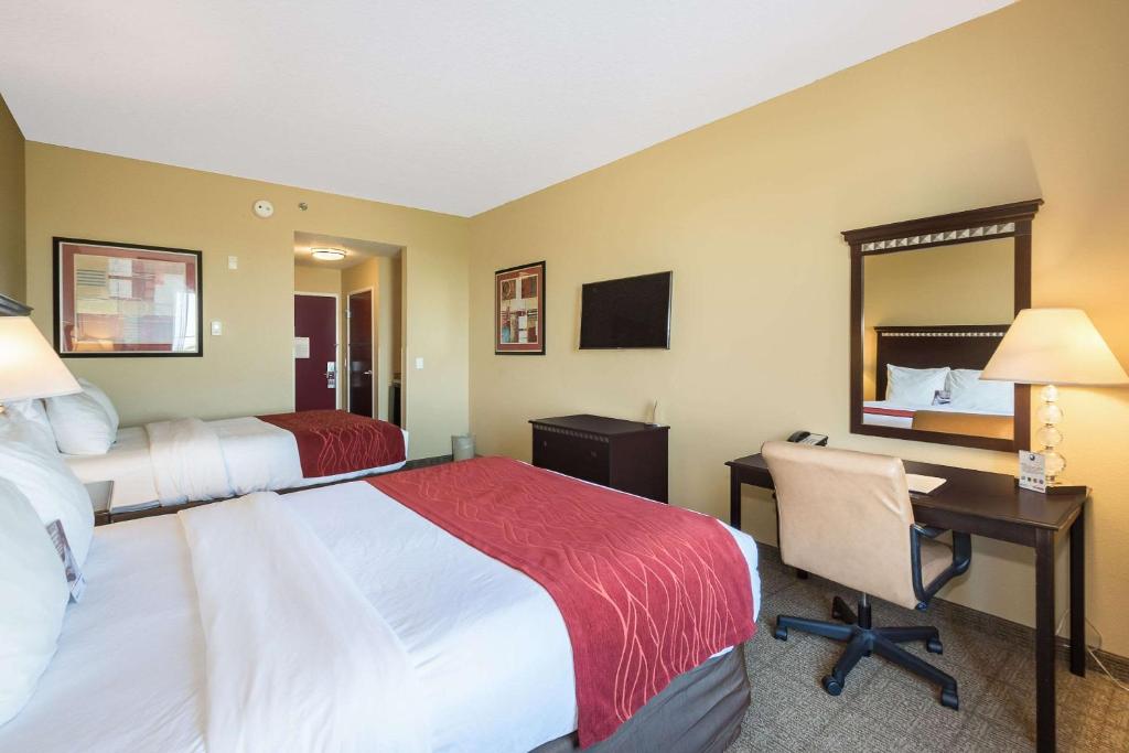 Семейный (Номер с 2 кроватями размера «queen-size» – Для некурящих) отеля Comfort Inn & Suites Maingate South, Давенпорт