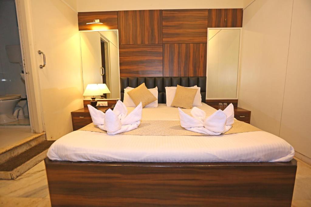 Двухместный (Двухместный номер Делюкс с 1 кроватью или 2 отдельными кроватями) отеля Gulf Hotel - Near Taj Hotel Colaba, Мумбай