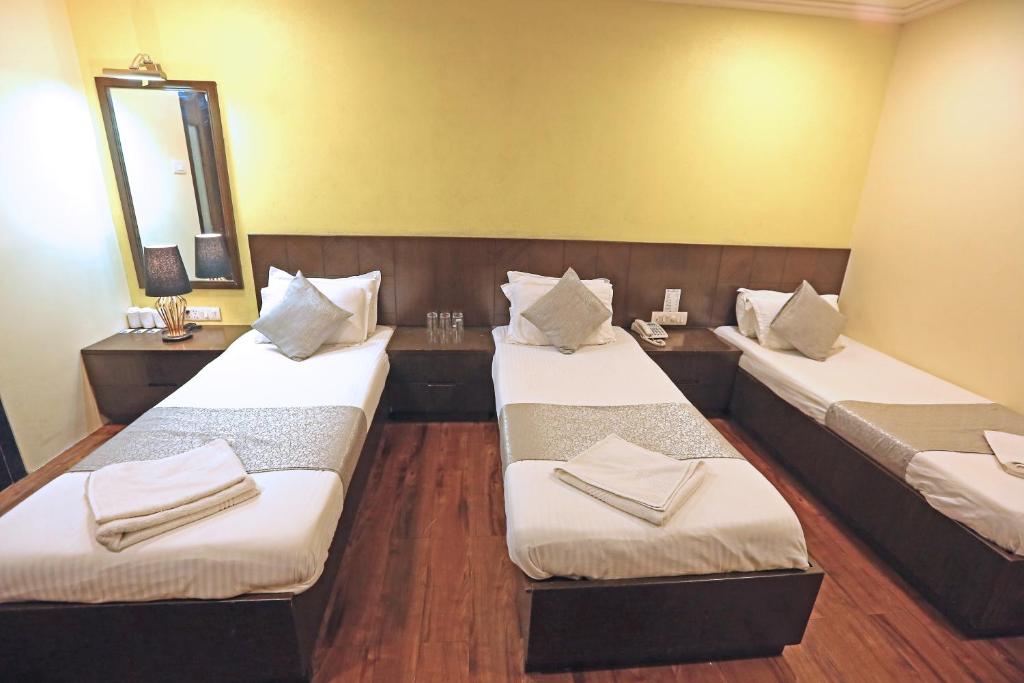 Двухместный (Представительский двухместный номер с 1 кроватью или 2 отдельными кроватями) отеля Gulf Hotel - Near Taj Hotel Colaba, Мумбай