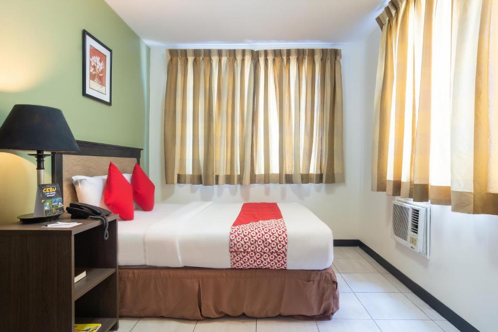 Двухместный (Улучшенный двухместный номер с 1 кроватью) отеля OYO 187 The Maxwell Hotel, Себу