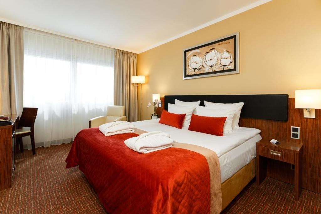Двухместный (Улучшенный двухместный номер с 1 кроватью или 2 отдельными кроватями) отеля Avalon Hotel & Conferences, Рига