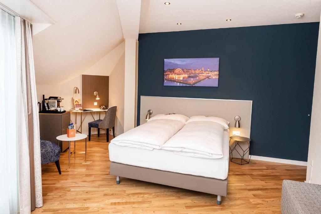 Двухместный (Улучшенный номер с кроватью размера «queen-size») отеля Sorell Hotel Rex, Цюрих