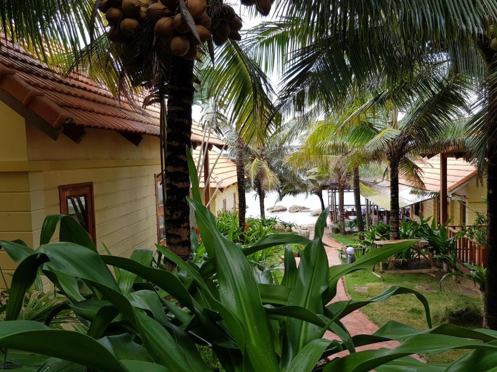 Номер (Бунгало с видом на сад и море - С кондиционером) отеля Viet Thanh Resort, Дуонг-Донг