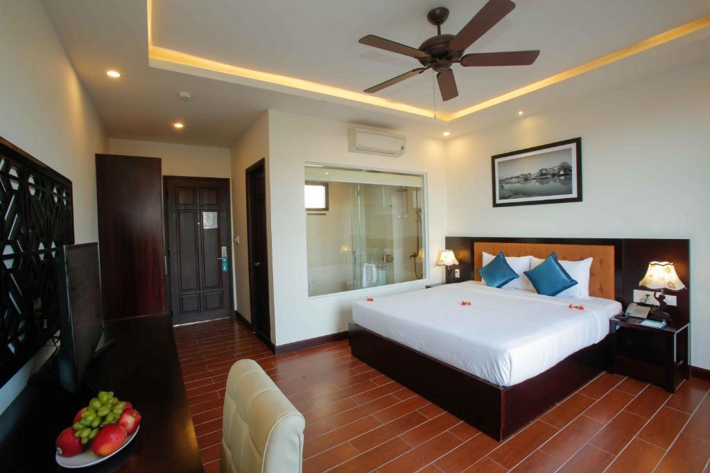 Двухместный (Специальное предложение - Улучшенный двухместный номер с 1 кроватью или 2 отдельными кроватями, вид на сад) отеля Pearl River Hoi An Hotel, Хойан
