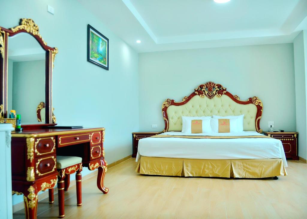 Двухместный (Двухместный номер Делюкс с 1 кроватью или 2 отдельными кроватями и видом на море) отеля Phuong Hoang Hotel 2, Тхань Хоа