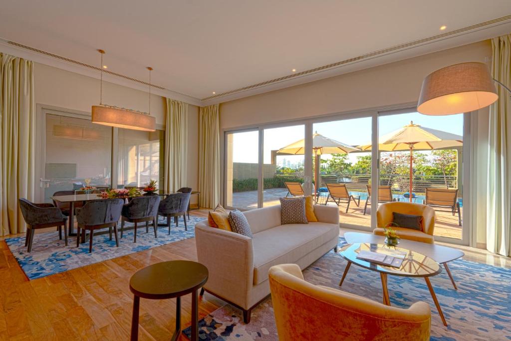 Сьюит (Роскошный люкс с 5 спальнями и бассейном) отеля Rixos The Palm Luxury Suite Collection - Ultra All Inclusive, Дубай