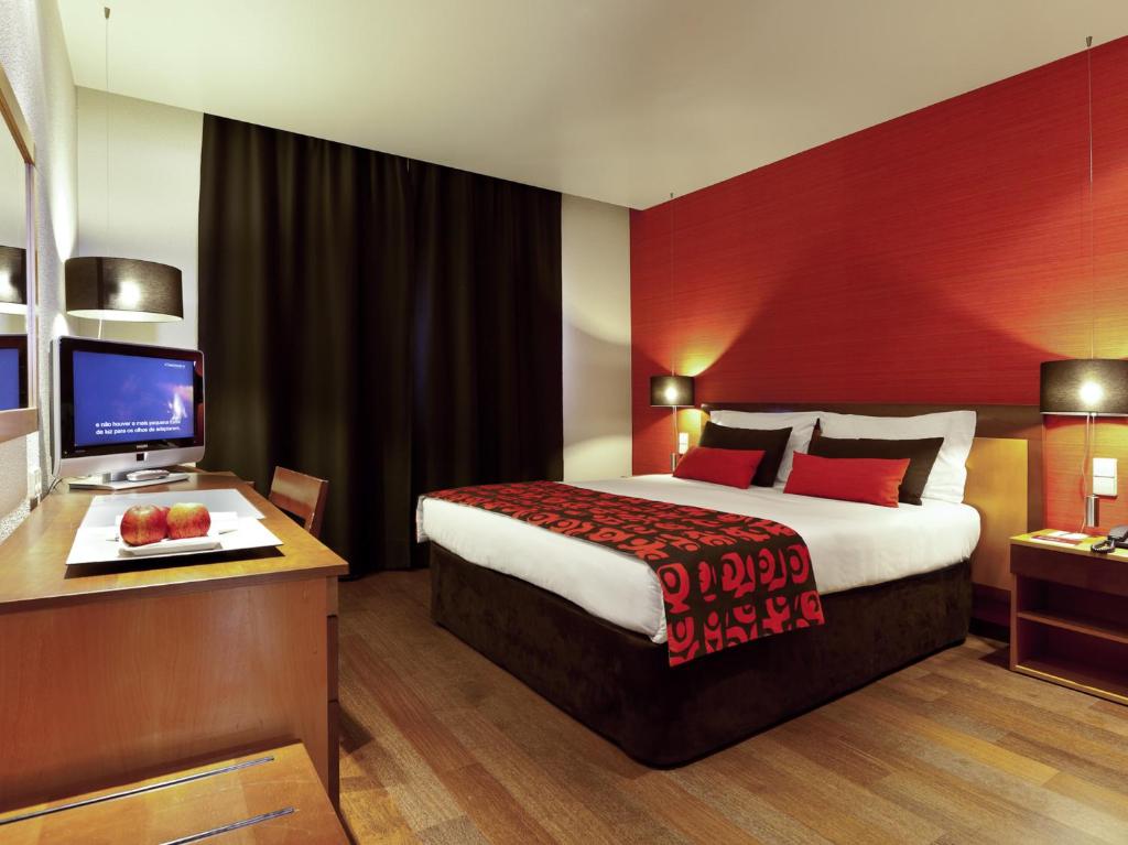 Двухместный (Стандартный номер с 1 двуспальной кроватью и видом на город) отеля Hotel Mercure Figueira Da Foz, Фигейра-да-Фош
