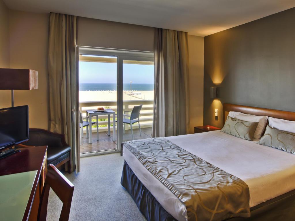 Двухместный (Стандартный номер с 1 двуспальной кроватью и видом на океан) отеля Hotel Mercure Figueira Da Foz, Фигейра-да-Фош